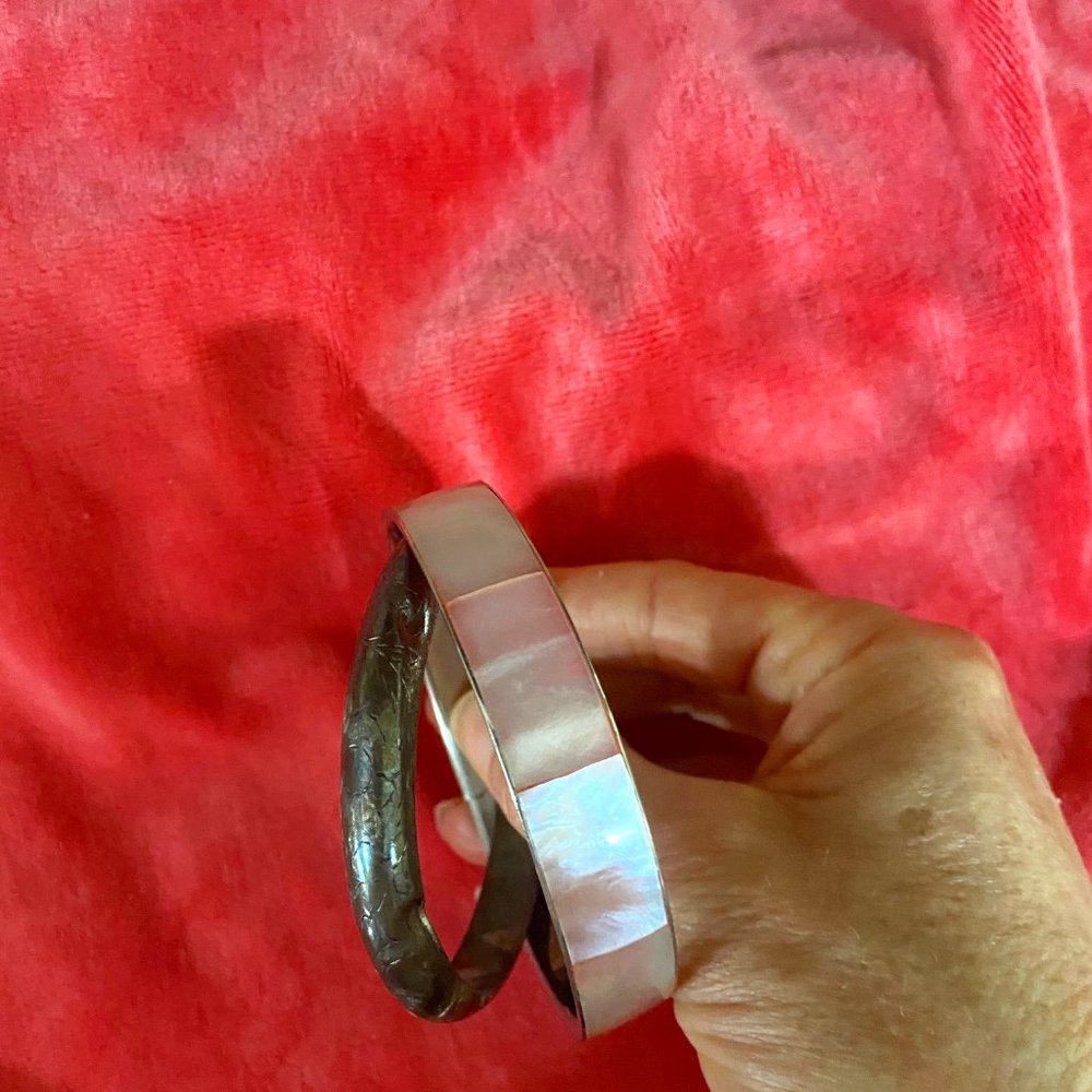 Bundle of two vintage bangle bracelets